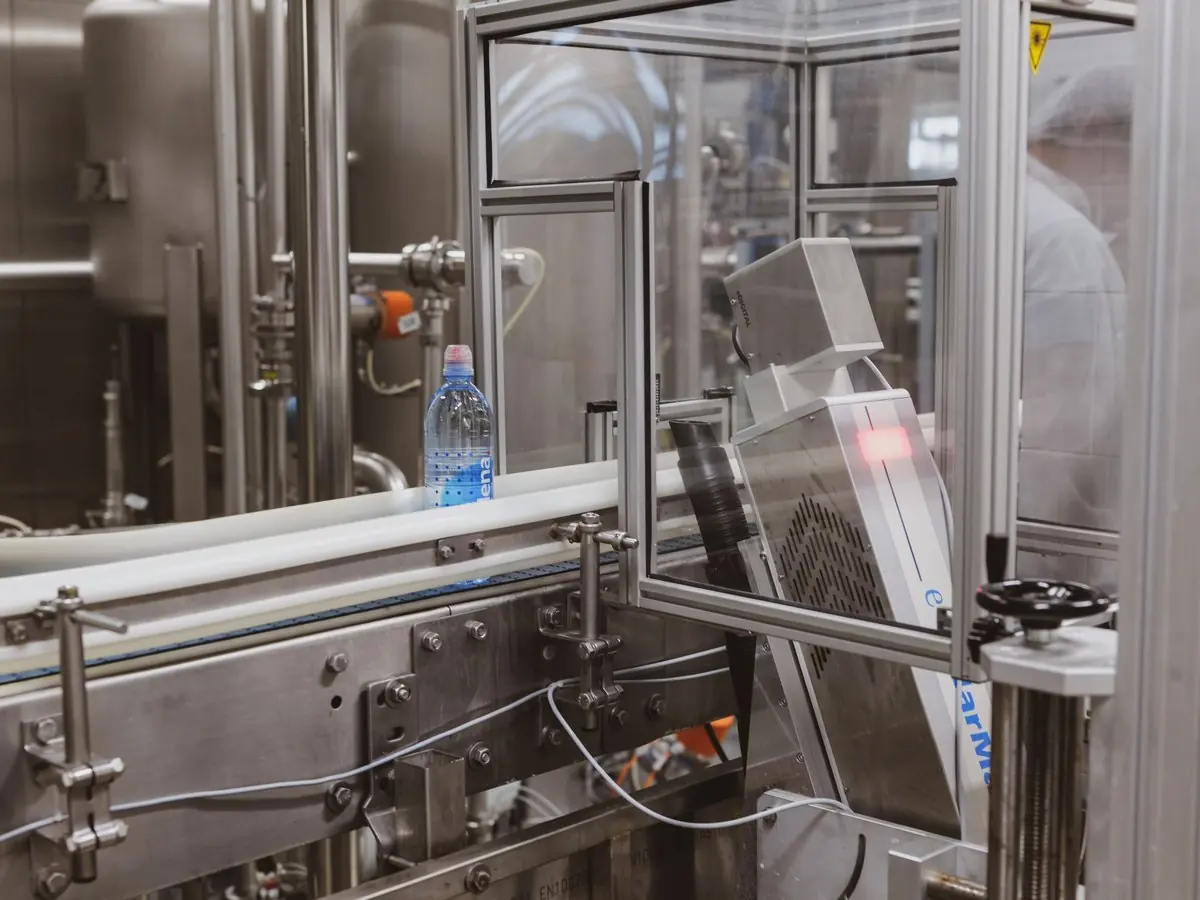 Línea de embotellado automatizada